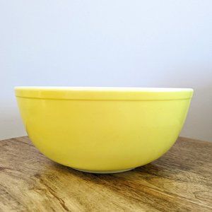 Pyrex 404 Yellow Mixing Bowl